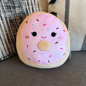 NWT Dabria the Pink frosted Donut Squishmallow 5"